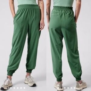 Athleta Savannah Jogger Evergreen Size 4 Athleisure